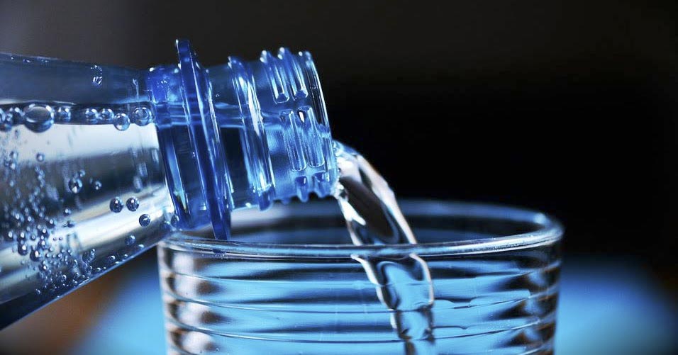 por qué es importante beber agua