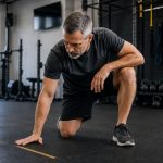 ¿Por qué te cuesta cada vez más levantarte del suelo? La fuerza que estás perdiendo sin darte cuenta | Bio Ems Fitness Studio