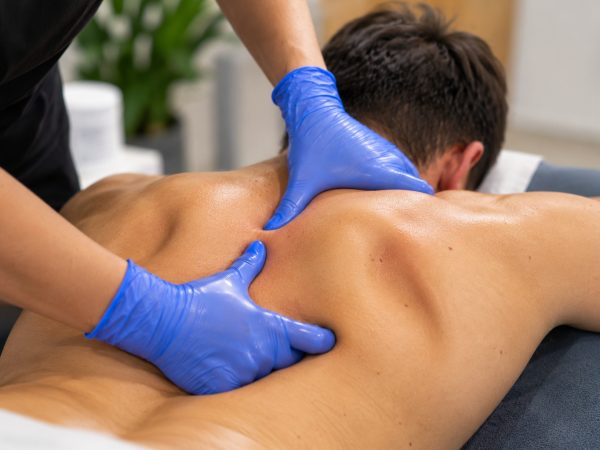 terapia manual en la zona dorsal